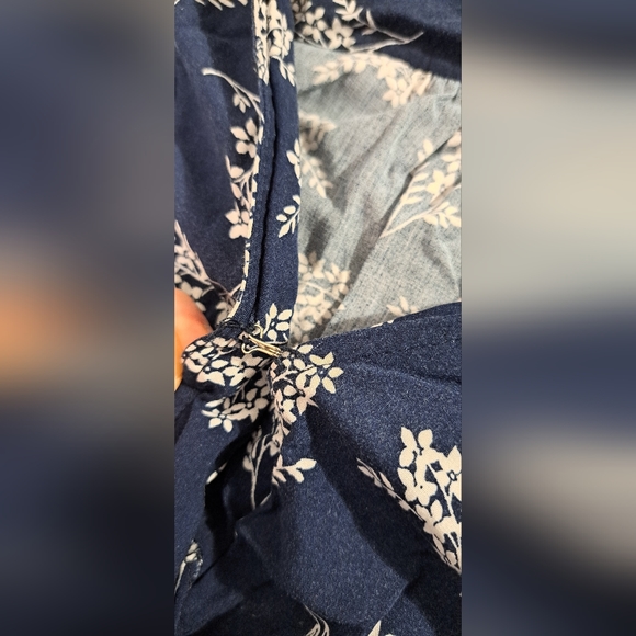Gap Long Sleeve Surplice Faux Wrap Blue and White Floral Print Dress Size Medium - Picture 8 of 9